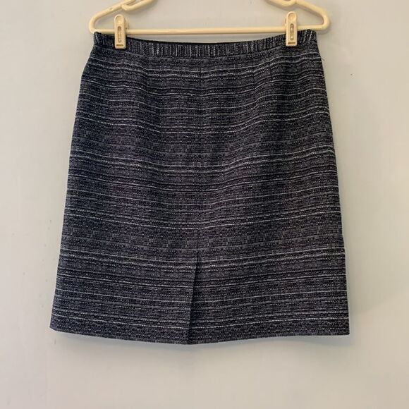 Loft black and white straight skirt Fully lined Back slit Size 6 - Picture 4 of 8